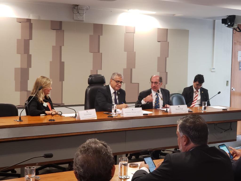 Presidente da UGT condena MP 905